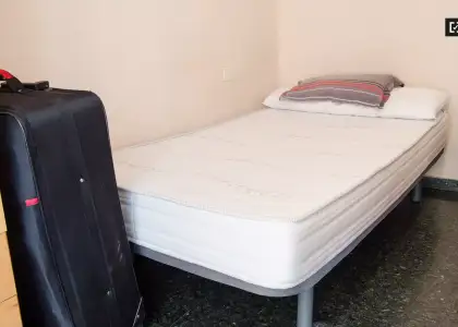 Acogedora habitación con llave independiente en piso compartido, Benimaclet. en Valencia