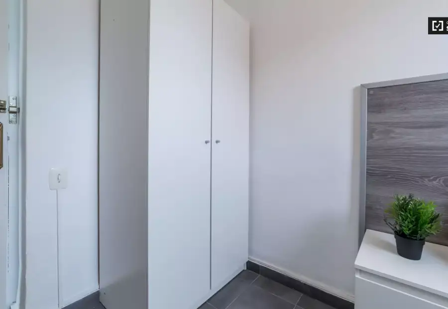 Acogedora habitación en un apartamento de 4 dormitorios en Algirós en Valencia