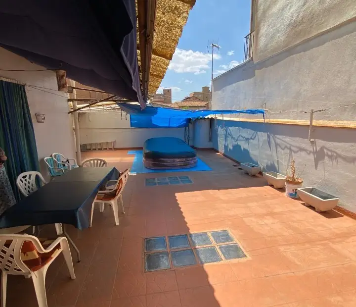 ALQUILER: CASA con TERRAZA y COCHERA en Puertollano en Puertollano