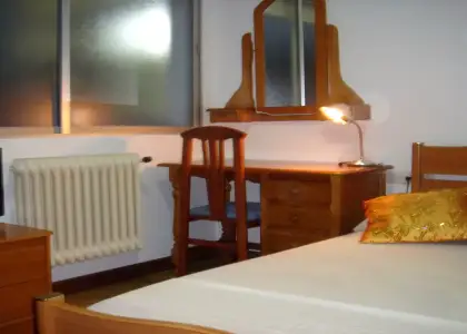 Alquiler de habitaciones en piso de 5 habitaciones en Salamanca - Mujeres en Salamanca