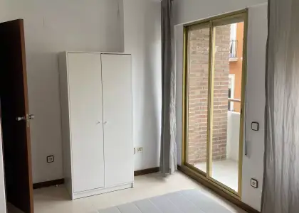 Alquiler de habitaciones para estudiantes en piso de 4 habitaciones en Alicante en Alicante (Alacant)