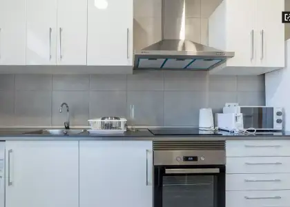 Amplia habitación en un apartamento de 5 dormitorios en L'Eixample en Valencia