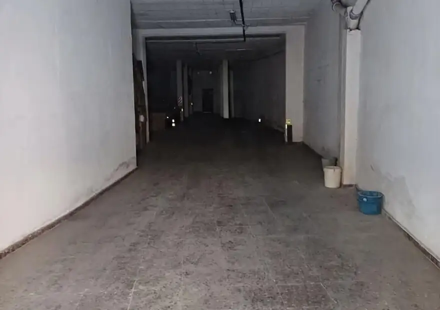Amplio Local Comercial en el Corazón de Albacete - Ideal para Inversión en Albacete