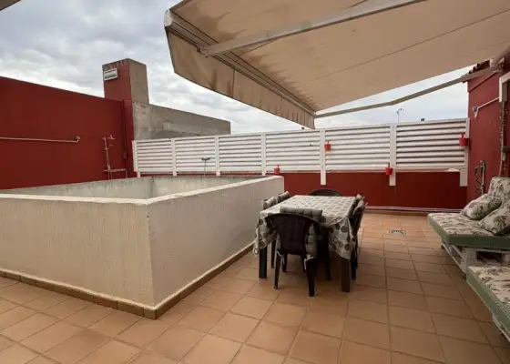 Ático en venta en Alcázar De San Juan, Zona Renfe, de 68 m2 con 2 dormitorios, baño, plaza de garaje, trastero y terraza por 143.000 €, Ref. 0434