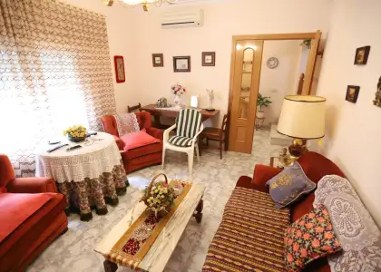 Casa a la venta totalmente equipada con 4 dormitorios, garaje y patio en Alcázar de San Juan