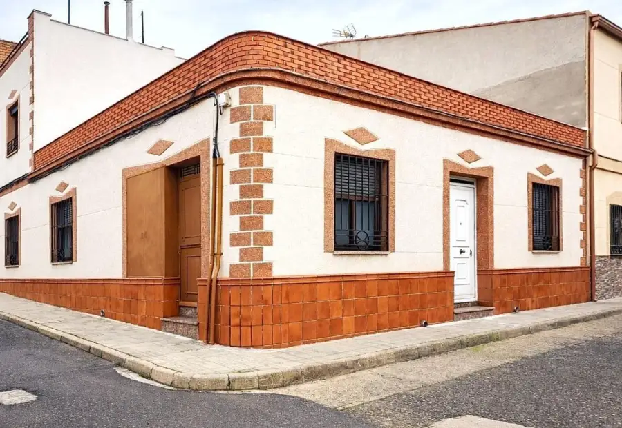 Casa con cochera en Puertollano