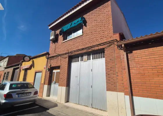 Casa con nave en Puertollano