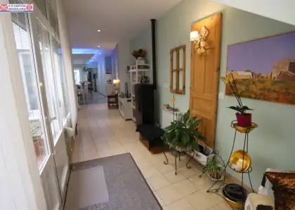 Casa construida en 2007 con 2 viviendas independientes y garaje. en Alcázar de San Juan