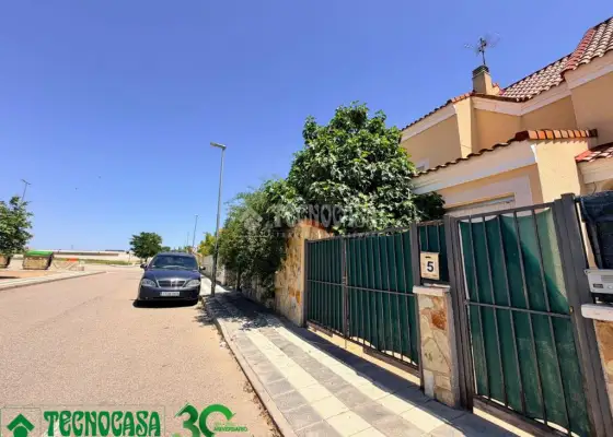 Casa en venta en Albarreal De Tajo - Albarreal De Tajo, 169.990 €, 204 m2, ref. 656937