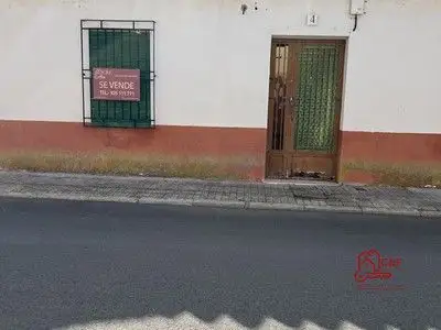 Casa en venta en Alcázar De San Juan, de 111 m2 con 2 dormitorios y baño por 85.000 €, Ref. 0408