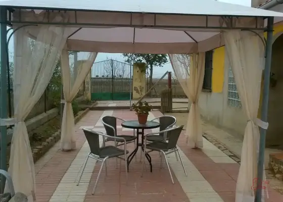 Casa en venta en Alcázar De San Juan, de 400 m2 con 5 dormitorios, 2 baños y terreno por 170.000 €, Ref. 0306