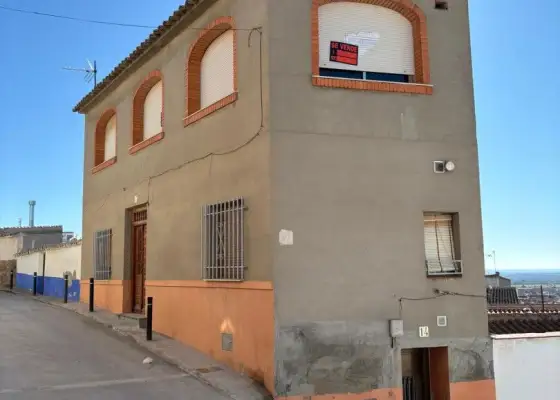 Casa en venta en Campo De Criptana, de 70 m2 con 4 dormitorios y 3 baños por 52.000 €, Ref. 0293