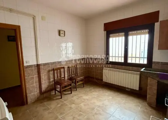 Casa en venta en Corral De Almaguer - Corral De Almaguer, 94.900 €, 192 m2, ref. 652240