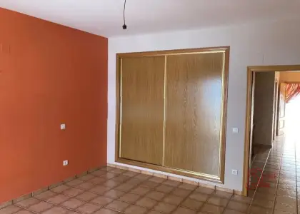 Casa en venta en Herencia, Avenida De La Encarnación, de 250 m2 con 7 dormitorios, 2 baños, plaza de garaje y 2 terrazas por 139.000 €, Ref. 0418 en Herencia