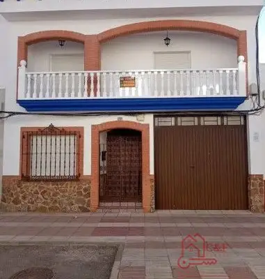 Casa en venta en Herencia, Avenida De La Encarnación, de 250 m2 con 7 dormitorios, 2 baños, plaza de garaje y 2 terrazas por 139.000 €, Ref. 0418