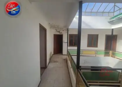 Casa en venta en Herencia, Calle Santa Lucía, de 255 m2 con 8 dormitorios, 2 baños y plaza de garaje por 97.125 €, Ref. 0421 en Herencia