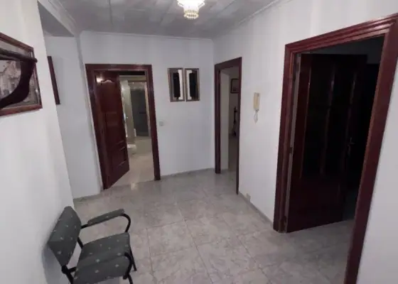 Casa en venta en Herencia, de 186 m2 con 9 dormitorios, 2 baños, plaza de garaje, balcón y terraza por 110.000 €, Ref. 0307