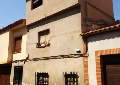 Casa en venta en La Solana, 2 dormitorios · 128 m² · 45.000 € en La Solana