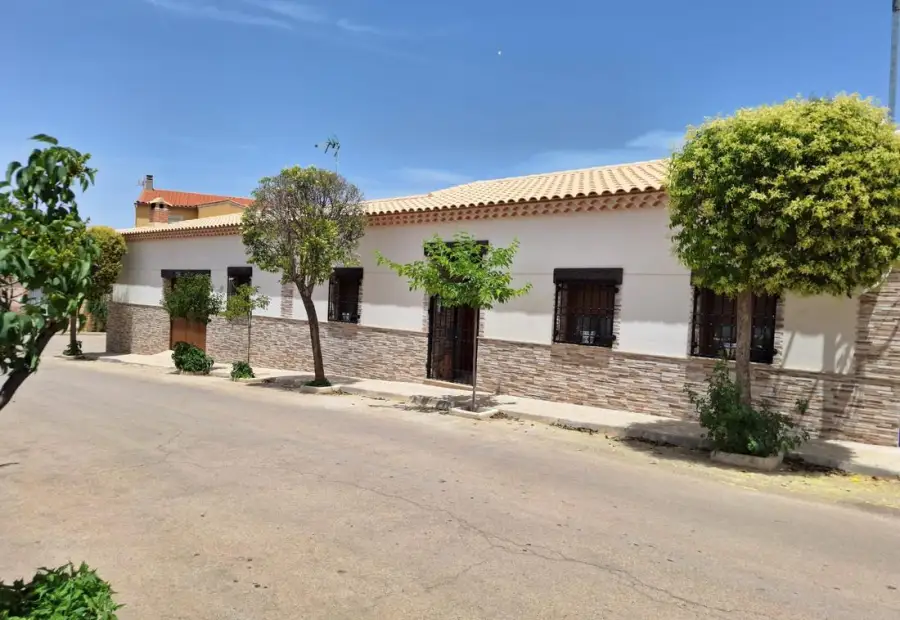 Casa en venta en San Carlos del Valle, 3 dorm. · 145.000 € en San Carlos del Valle