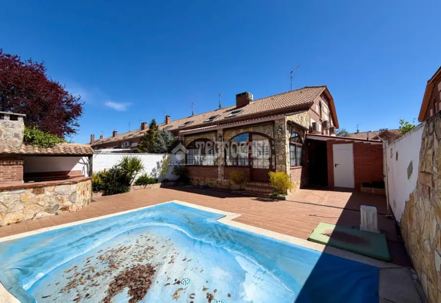 Casa en venta en Villanueva De La Torre - Villanueva De La Torre, 355.000 €, 196 m2, ref. 652793 en Villanueva de la Torre