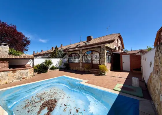 Casa en venta en Villanueva De La Torre - Villanueva De La Torre, 355.000 €, 196 m2, ref. 652793