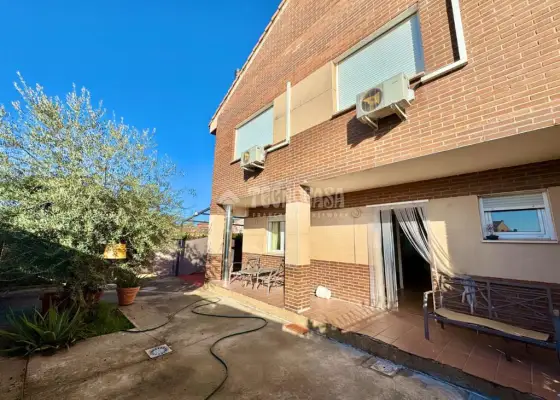 Casa en venta en Yunquera De Henares - Yunquera De Henares, 299.900 €, 303 m2, ref. 640499