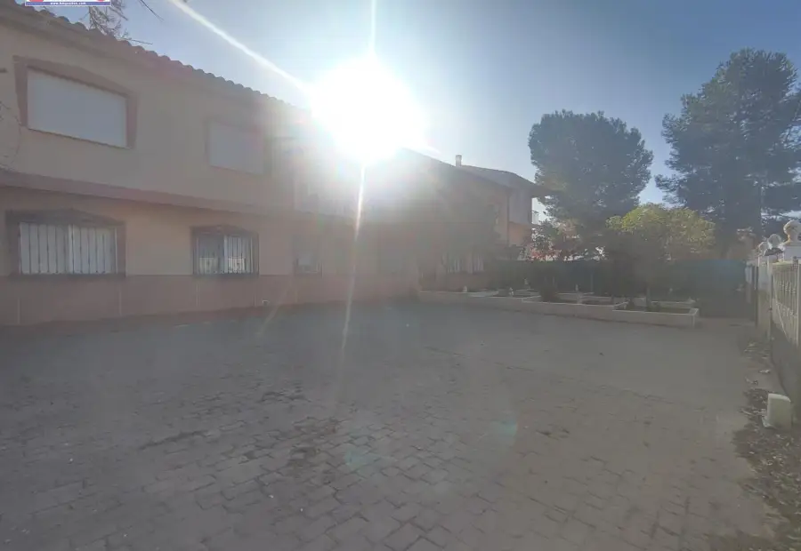 CASA RURAL, 7 DORMITORIOS DOBLES, BODEGA, CON PARCELA DE 38.000 METROS CONTIGUA a desarrollar en Puerto Lápice