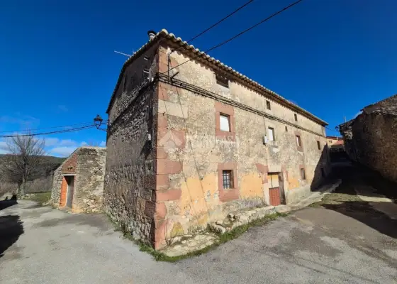 Casa rural en venta en Sigüenza - Sigüenza, 29.900 €, 348 m2, ref. 665978