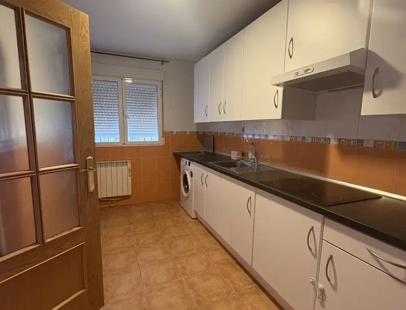Chalet en venta en Alameda De Cervera, de 124 m2 con 3 dormitorios, 2 baños, plaza de garaje y terreno por 127.000 €, Ref. 0352 en Alameda de Cervera