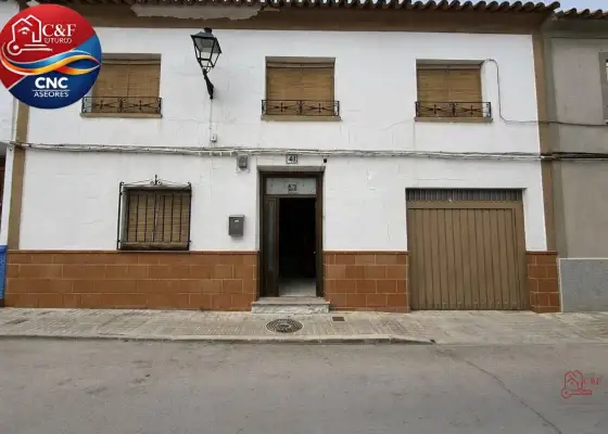 Chalet en venta en Campo De Criptana, Calle Fuente Del Caño, de 205 m2 con 4 dormitorios y 2 baños por 55.200 €, Ref. 0402