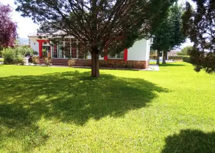 Chalet en zona Vega del Río, Argamasilla de Calatrava en Argamasilla de Calatrava