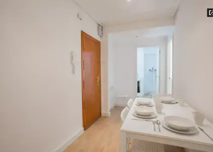 Encantadora habitación en un apartamento de 5 dormitorios en Camins al Grau en Valencia