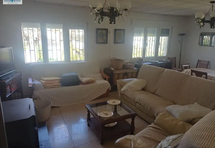 Espectacular Chalet en Albacete con Piscina y Amplia Parcela en Albacete