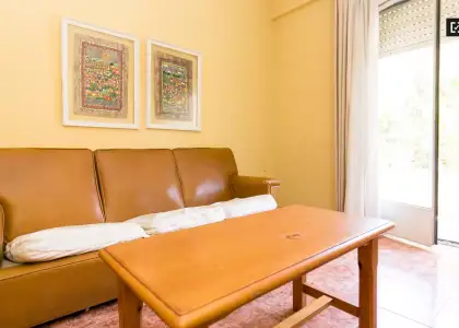 Gran habitación con parejas permitidas en el apartamento de 4 dormitorios, Realejo en Granada