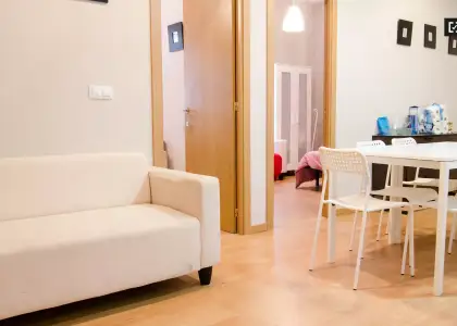 Habitación acogedora con cómoda en el apartamento compartido, Ciutat Vella en Valencia
