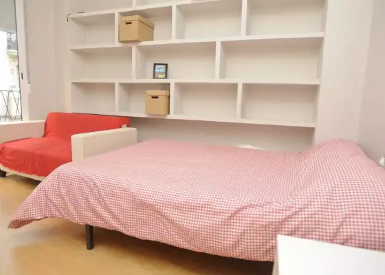 Habitación amueblada con balcón en piso compartido, Ciutat Vella en Valencia