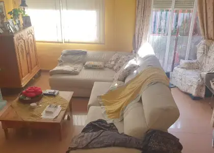 Habitación en piso compartido de 3 habitaciones en Alicante, gastos incluidos, ideal para profesionales o estudiantes. en Alicante (Alacant)