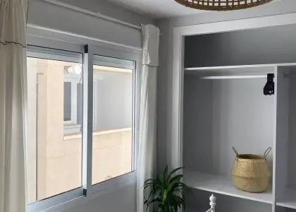 Habitación en piso compartido de 4 habitaciones en Alicante - Solo mujeres profesionales en Alicante (Alacant)