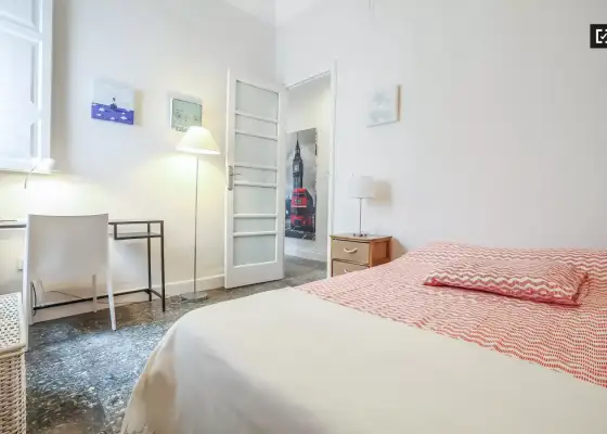 Habitación en piso compartido de 5 habitaciones en alquiler en Russafa, perfecta para estudiantes. en Valencia