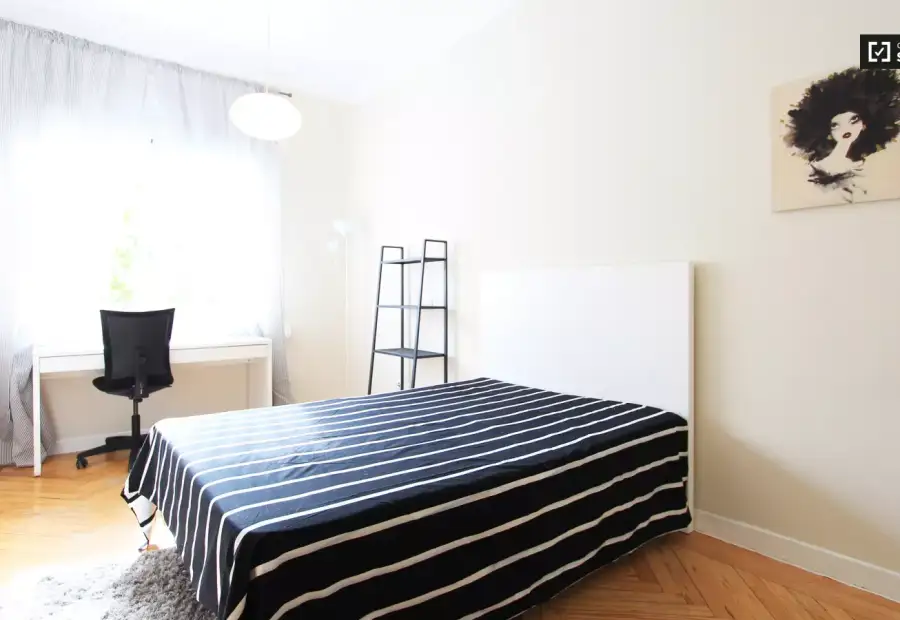 Habitación en piso compartido de 5 habitaciones en Castellana, con gastos incluidos, ideal para profesionales y estudiantes. en Madrid