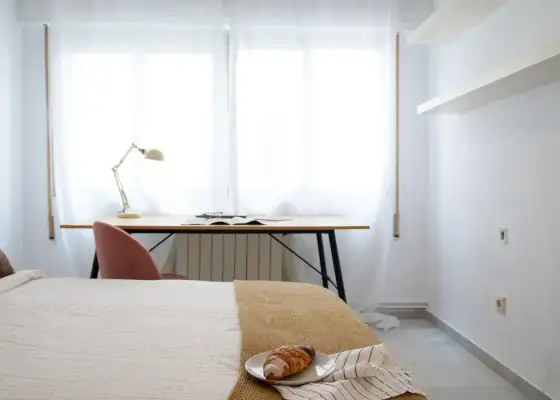 Habitación en piso compartido de 6 habitaciones en alquiler en Alicante, perfecta para profesionales y estudiantes. en Alicante (Alacant)