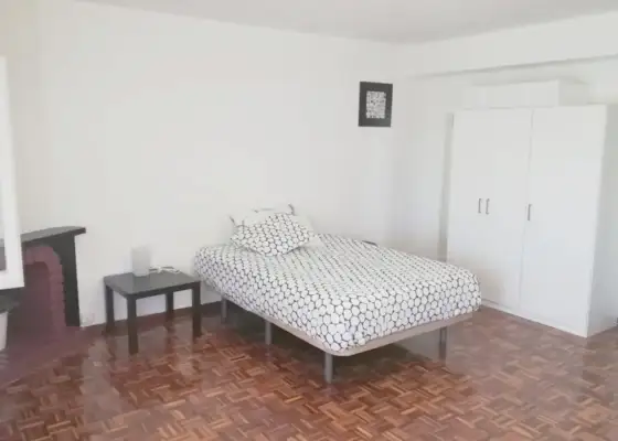 Habitación en piso compartido de 6 habitaciones en Zaragoza, todos los gastos incluidos.