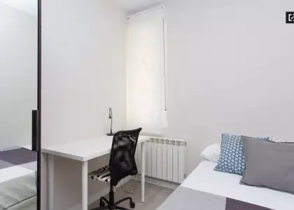 Habitación en piso compartido de 7 habitaciones en alquiler en Universidad, perfecta para profesionales y estudiantes. en Madrid