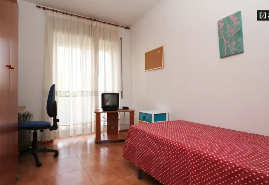 Habitación en un piso compartido de 11 habitaciones en alquiler en Centro-Sagrario, ideal para mujeres y profesionales. en Granada
