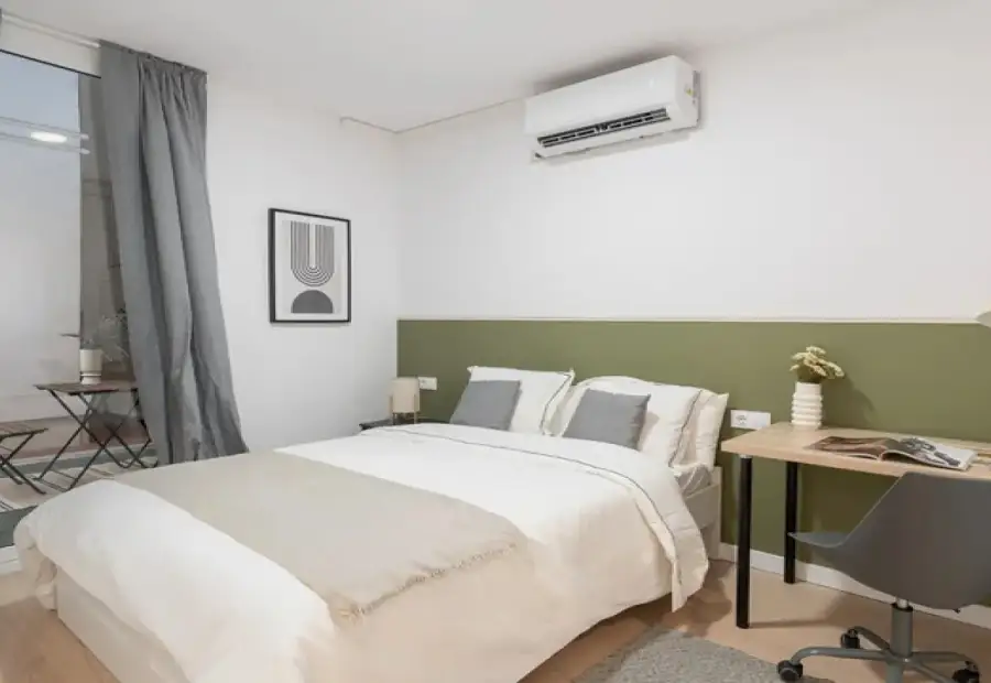 Habitación en un piso compartido de 15 habitaciones en alquiler en El Raval. en Barcelona
