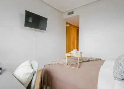 Habitación en un piso compartido de 5 dormitorios en alquiler en Legazpi. en Madrid
