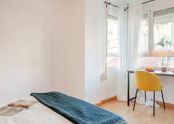 Habitación en un piso compartido de 5 habitaciones en Alicante, ideal para profesionales y estudiantes. en Alicante (Alacant)