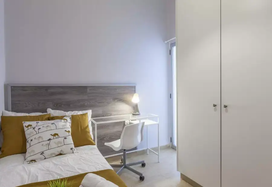 Habitación en un piso compartido de 7 dormitorios en alquiler en Arrancapins, Valencia en Valencia