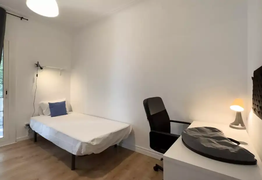 Habitación en un piso compartido de 7 dormitorios en alquiler en Sant Antoni en Barcelona