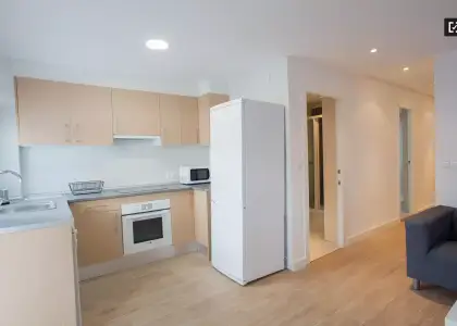 Habitación increíblemente espaciosa en un apartamento de 5 dormitorios en Camins al Grau en Valencia